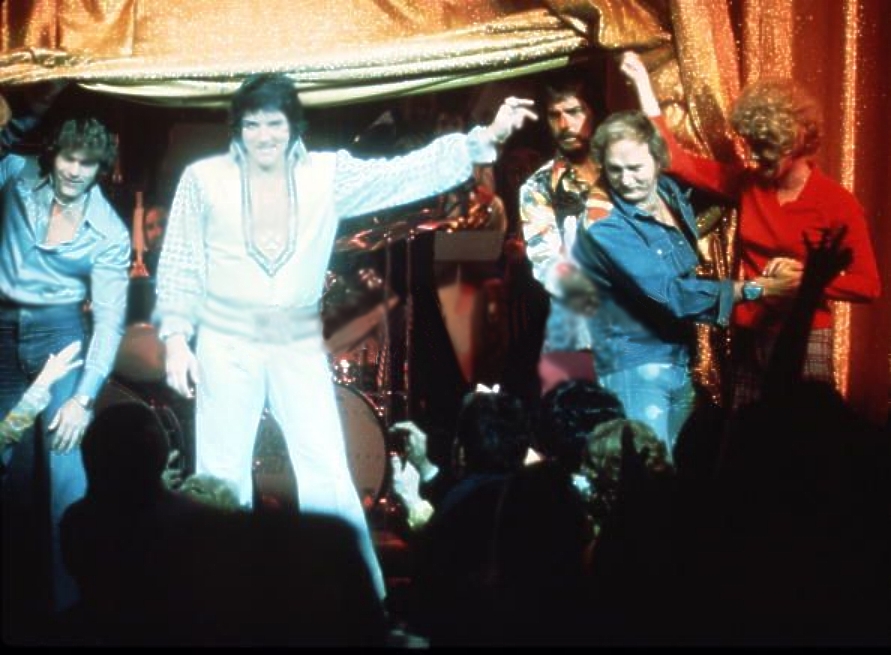 ElvisPresley1975-12-06DinnerShowHiltonHotelShowroomLasVegasNV (1).jpg